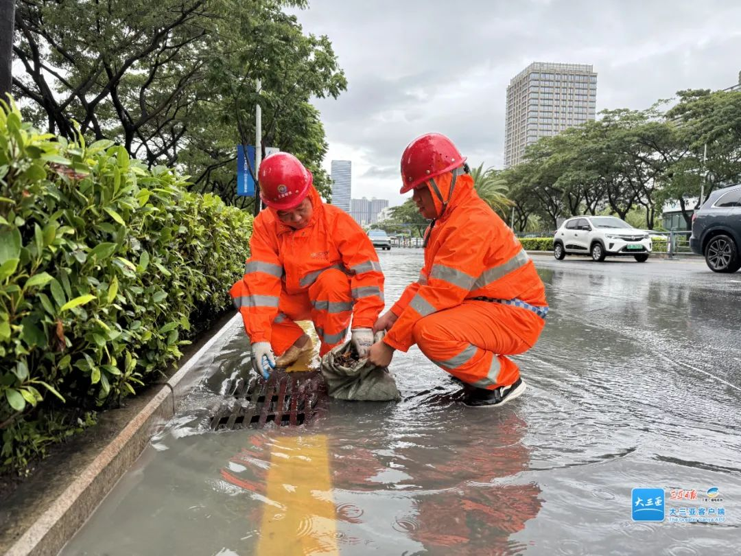 迎戰(zhàn)暴雨！300+環(huán)農(nóng)人火速排澇保暢通